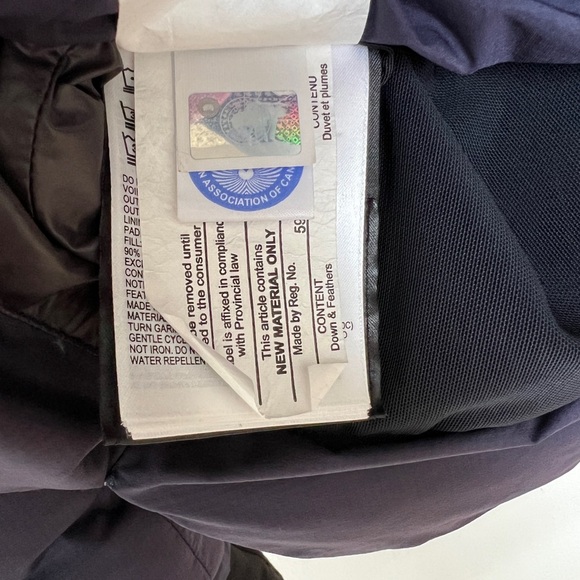 Canada Goose Women's Alliston
Hooded Puffer Jacket (Packable), Small - Picture 5 of 15